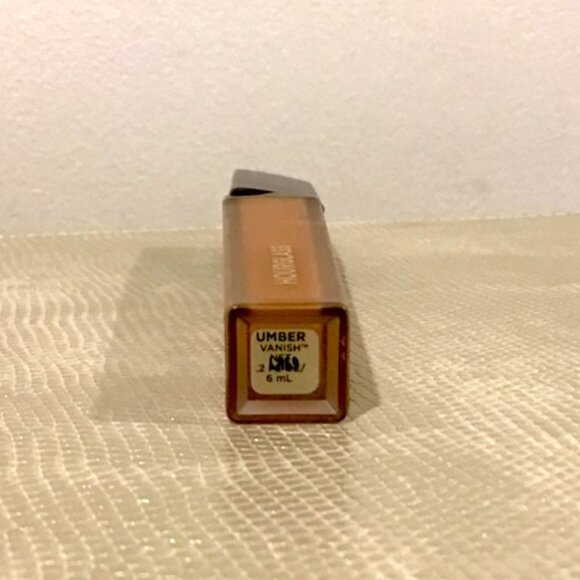 Vanish™ Airbrush Concealer in shade UMBER - Picture 3 of 3